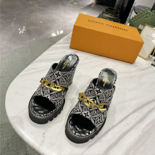 High Quality Luxury Louis Vuitton Chunky Heel Chain High Heel Sandals product detail