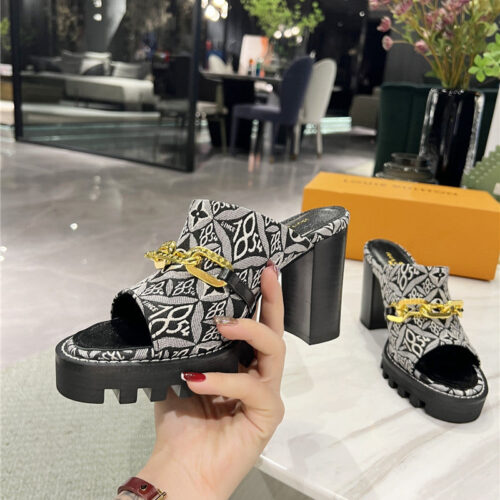 High Quality Luxury Louis Vuitton Chunky Heel Chain High Heel Sandals product detail