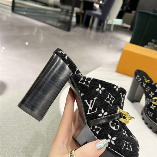 High Quality Luxury Louis Vuitton Chunky Heel Chain High Heel Sandals – Style 02211 product detail