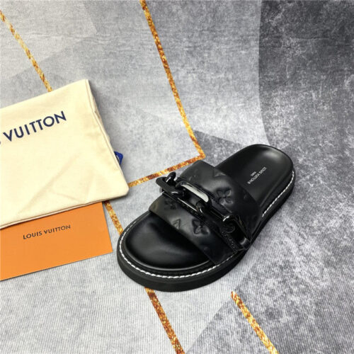 High Quality Luxury Louis Vuitton Classic Leather Slippers product detail
