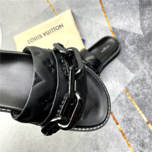 High Quality Luxury Louis Vuitton Classic Leather Slippers product detail