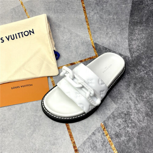 High Quality Luxury Louis Vuitton Classic Leather Slippers – Style 98211 product detail