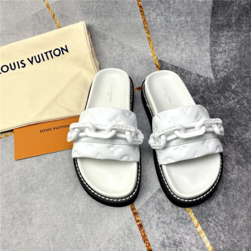 High Quality Luxury Louis Vuitton Classic Leather Slippers – Style 98211 alternate view