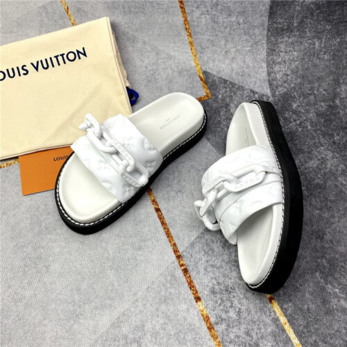 High Quality Luxury Louis Vuitton Classic Leather Slippers – Style 98211 product detail