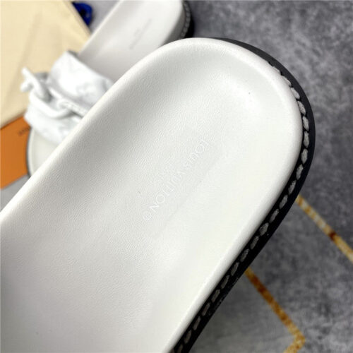 High Quality Luxury Louis Vuitton Classic Leather Slippers – Style 98211 product detail