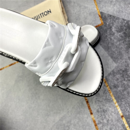 High Quality Luxury Louis Vuitton Classic Leather Slippers – Style 98211 product detail