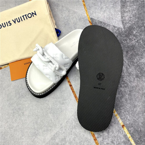 High Quality Luxury Louis Vuitton Classic Leather Slippers – Style 98211 product detail