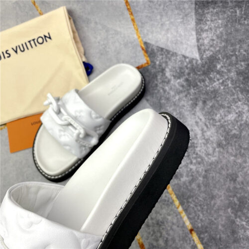 High Quality Luxury Louis Vuitton Classic Leather Slippers – Style 98211 product detail