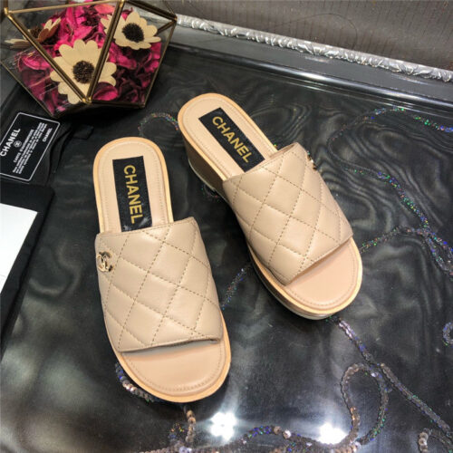 High Quality Luxury Chanel Embroidered Wedge Platform Slippers product detail