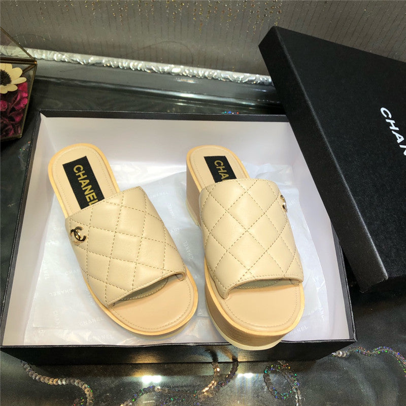 High Quality Luxury Chanel Embroidered Wedge Platform Slippers product detail