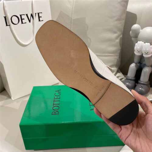 High Quality Luxury Bottega Veneta Croc-Print Loafers product detail