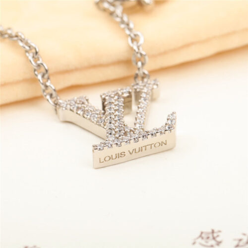 High Quality Luxury Louis Vuitton Green Belt Diamond Necklace product detail