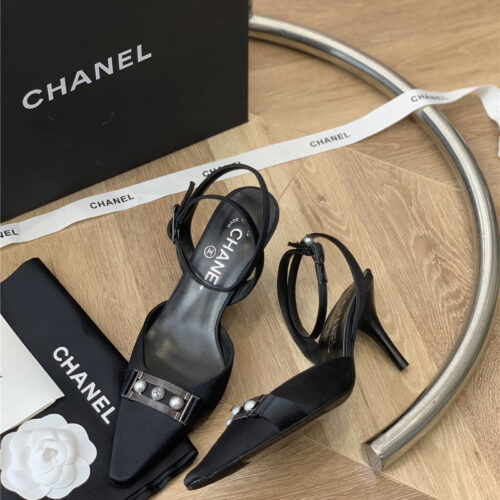 High Quality Luxury Chanel Vintage Pearl Buckle Sandals product detail