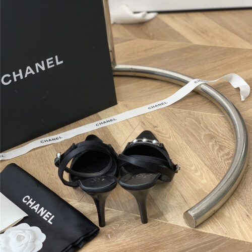 High Quality Luxury Chanel Vintage Pearl Buckle Sandals product detail