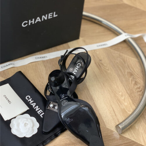 High Quality Luxury Chanel Vintage Pearl Buckle Sandals product detail