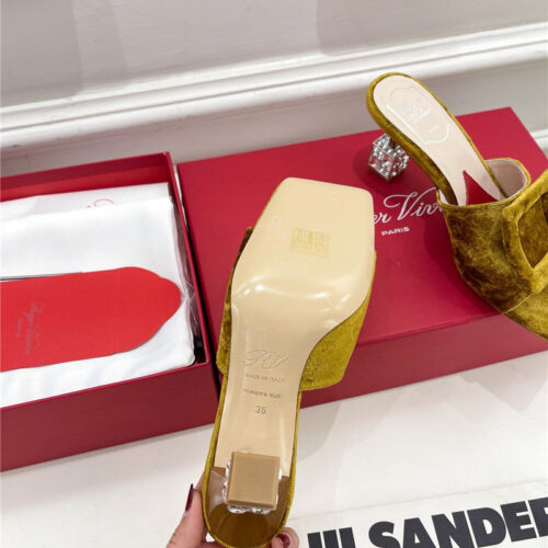 High Quality Luxury Roger Vivier Classic Generous Buckle Slippers – Style 92564 product detail