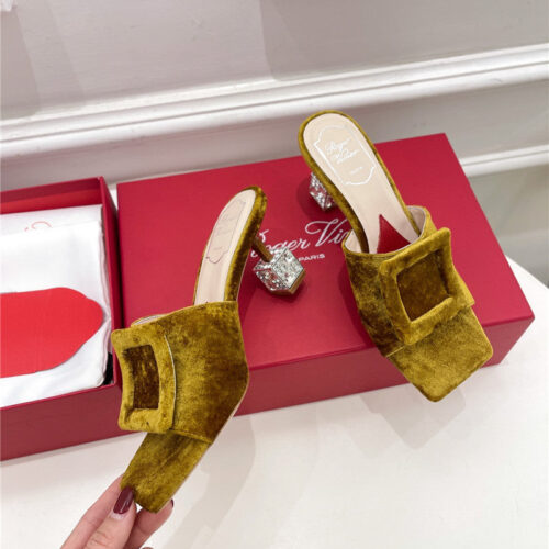 High Quality Luxury Roger Vivier Classic Generous Buckle Slippers – Style 92564 product detail