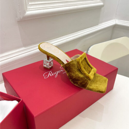 High Quality Luxury Roger Vivier Classic Generous Buckle Slippers – Style 92564 product detail