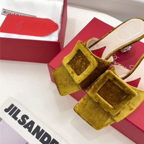 High Quality Luxury Roger Vivier Classic Generous Buckle Slippers – Style 92564 product detail