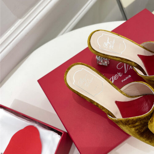 High Quality Luxury Roger Vivier Classic Generous Buckle Slippers – Style 92564 product detail