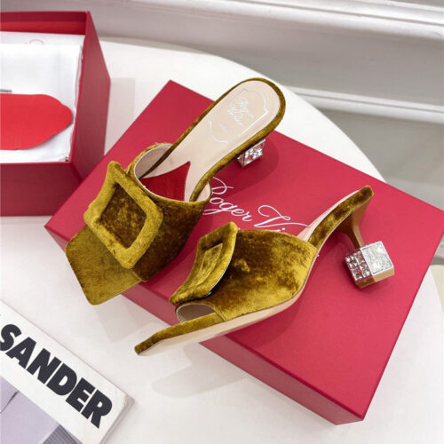 High Quality Luxury Roger Vivier Classic Generous Buckle Slippers – Style 92564 product detail