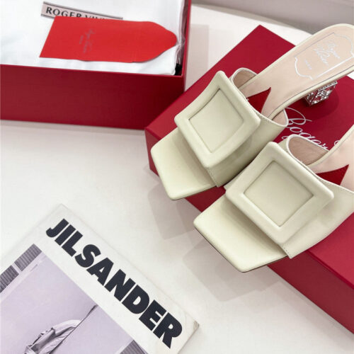 High Quality Luxury Roger Vivier Classic Generous Buckle Slippers – Style 27028 product detail