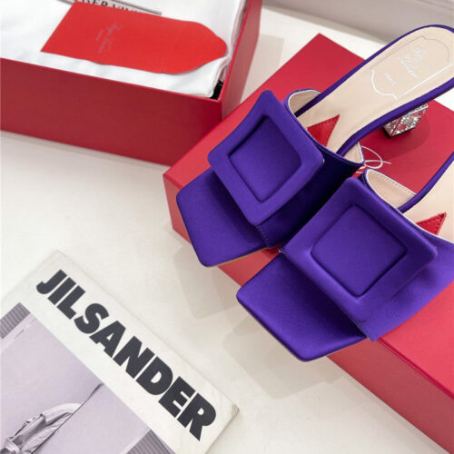 High Quality Luxury Roger Vivier Classic Generous Buckle Slippers – Style 63188 product detail