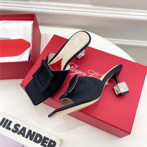 High Quality Luxury Roger Vivier Classic Generous Buckle Slippers product detail