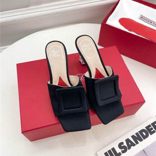 High Quality Luxury Roger Vivier Classic Generous Buckle Slippers alternate view