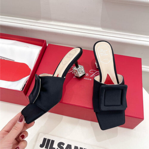 High Quality Luxury Roger Vivier Classic Generous Buckle Slippers product detail