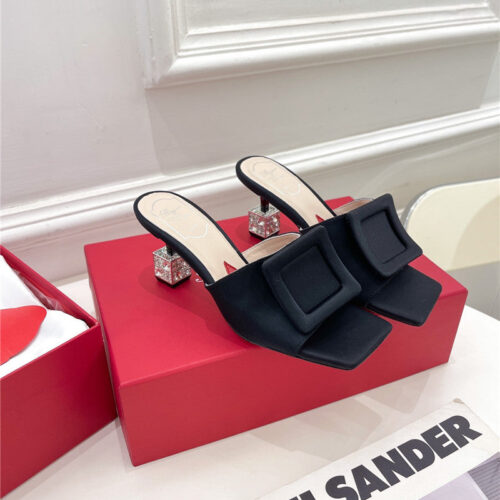 High Quality Luxury Roger Vivier Classic Generous Buckle Slippers