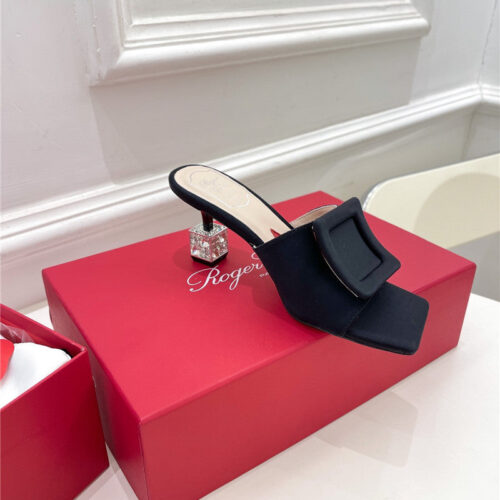 High Quality Luxury Roger Vivier Classic Generous Buckle Slippers product detail