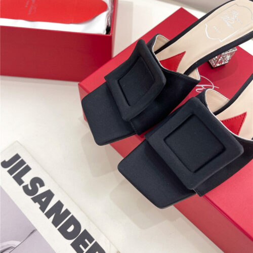 High Quality Luxury Roger Vivier Classic Generous Buckle Slippers product detail
