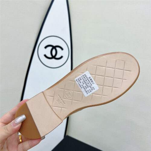 High Quality Luxury Chanel Classic Diamond Logo Loafers product detail