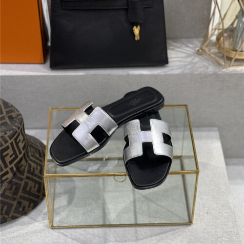 High Quality Luxury Hermes Early Spring New Color Slippers – Style 37731 alternate view