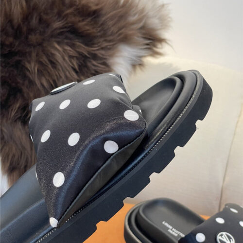 High Quality Luxury Louis Vuitton Slippers – Style 37699 product detail