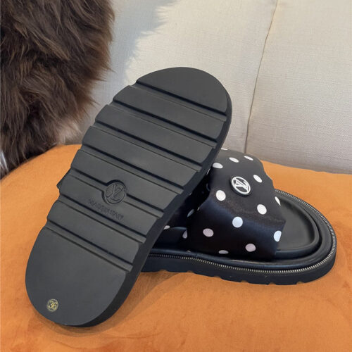 High Quality Luxury Louis Vuitton Slippers – Style 37699 product detail