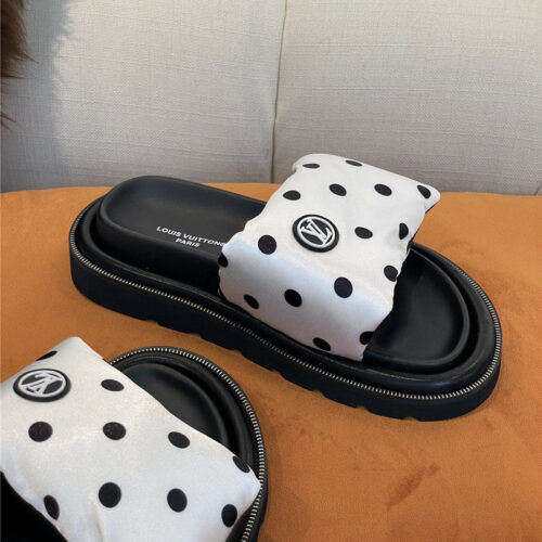 High Quality Luxury Louis Vuitton Slippers – Style 15107 product detail
