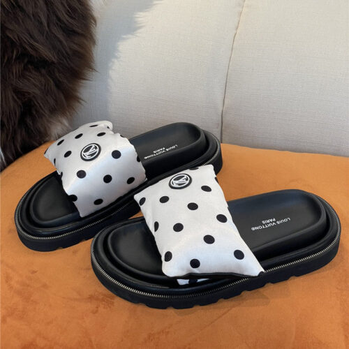 High Quality Luxury Louis Vuitton Slippers – Style 15107 alternate view