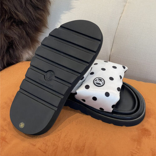 High Quality Luxury Louis Vuitton Slippers – Style 15107 product detail