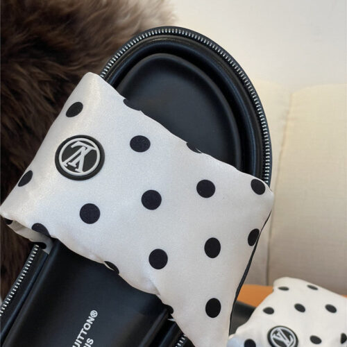 High Quality Luxury Louis Vuitton Slippers – Style 15107 product detail