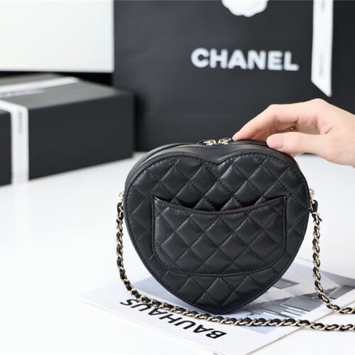 High Quality Luxury Chanel Diamond Heart Bag Black alternate view
