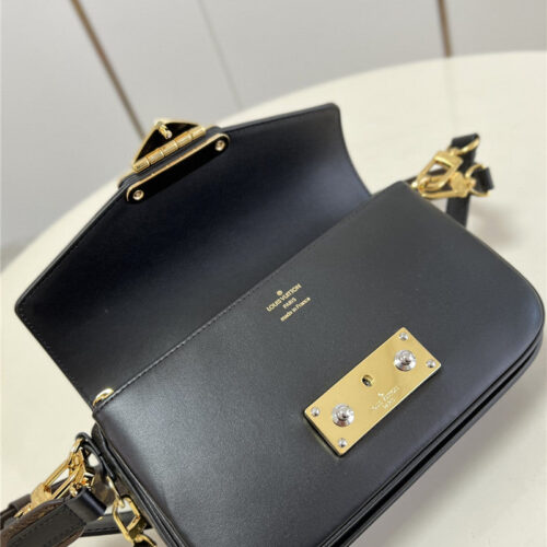 High Quality Luxury Louis Vuitton Sling H27 Bag Black product detail