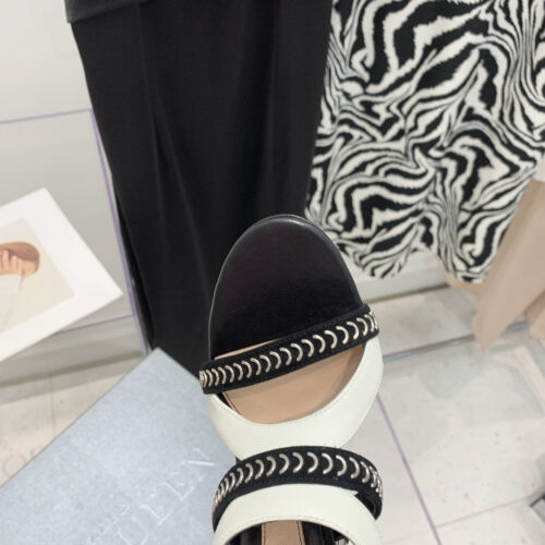 High Quality Luxury Alexander McQueen Metal Embellished Open Toe Sandals product detail