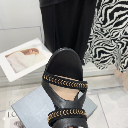 High Quality Luxury Alexander McQueen Metal Embellished Open Toe Sandals – Style 42851 product detail