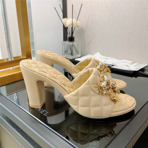 High Quality Luxury Chanel Pendant Pearl Chain High Heel Slippers alternate view