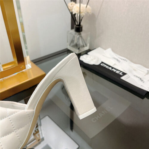 High Quality Luxury Chanel Pendant Pearl Chain High Heel Slippers – Style 46854 product detail