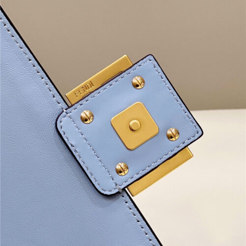 High Quality Luxury Fendi Baguette Bag – Style 32323 product detail