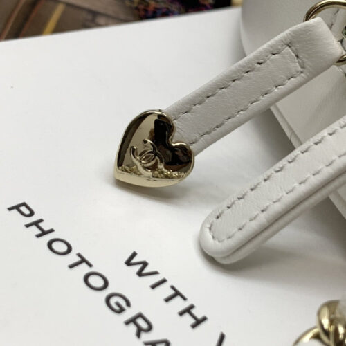 High Quality Luxury Chanel Diamond Heart-Shaped Chain Bag product detail