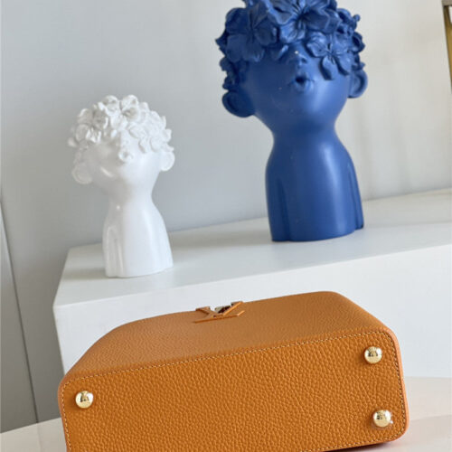 High Quality Luxury Louis Vuitton Capucines Small Bag Black product detail